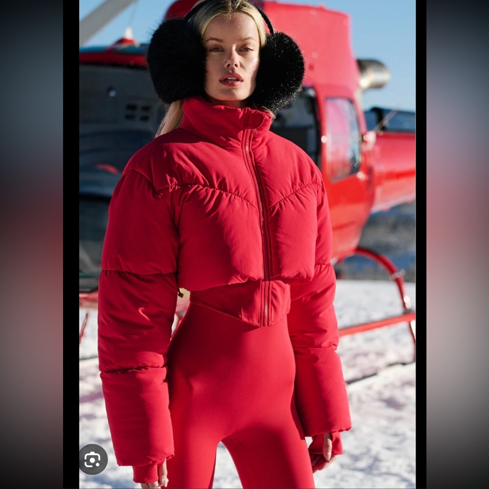 COPY - Alo Yoga Main Act Corset Puffer in Bold Red AND Alo Yoga leggings in bol…